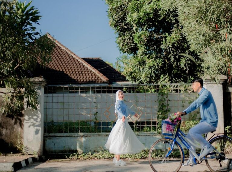 gambar couple muslimah kartun